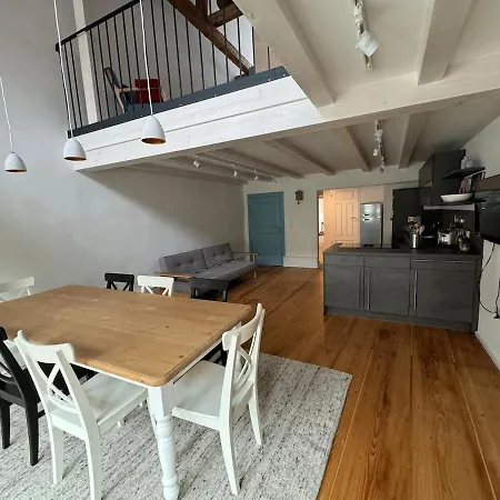 شقة Moderne Im Denkmal Mit 3 Schlafzimmer Auf 120 Qm *