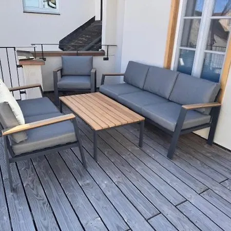 Moderne Im Denkmal Mit 3 Schlafzimmer Auf 120 Qm شقة *