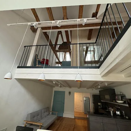 Moderne Im Denkmal Mit 3 Schlafzimmer Auf 120 Qm شقة *