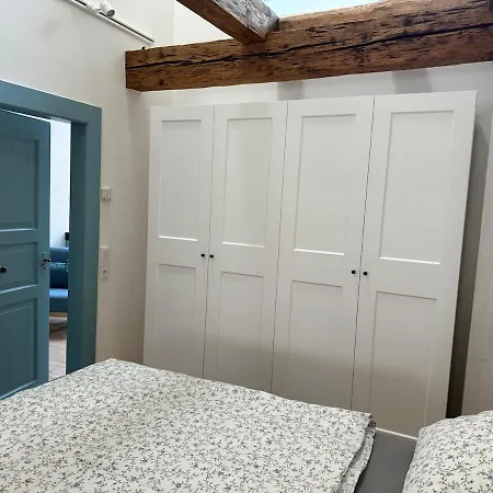 Moderne Im Denkmal Mit 3 Schlafzimmer Auf 120 Qm شقة